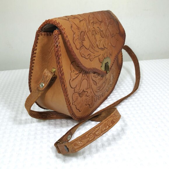 Vintage 70s Tooled Leather Shoulder Bag Hibiscus Floral - Picture 2 of 16